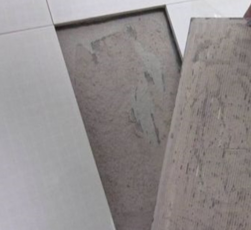 肇庆瓷砖空鼓维修公司分享瓷砖铺贴时如果打浆（即涂抹在瓷砖背面和基层上的砂浆或瓷砖胶）过少，会带来以下问题